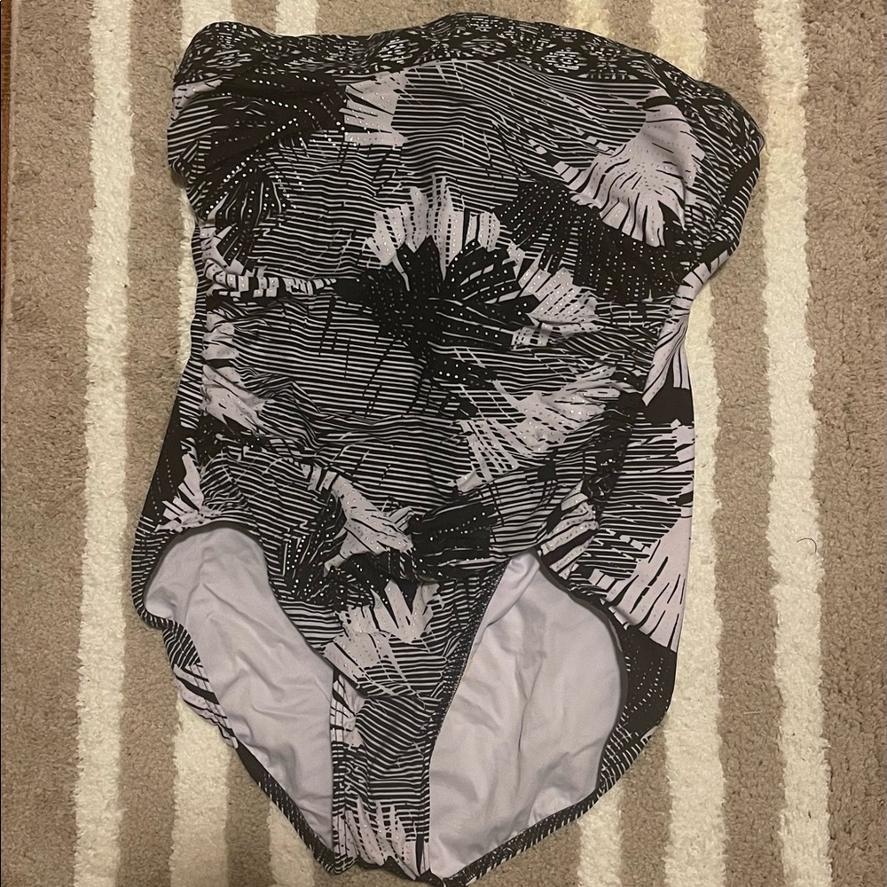 🌸 Miraclesuit Black & White Floral Bandeau One Piece 🌸